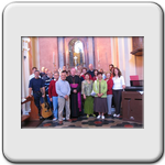Il coro Amici di Lozzo col Vescovo di Lugano mons.Grampa (2006)